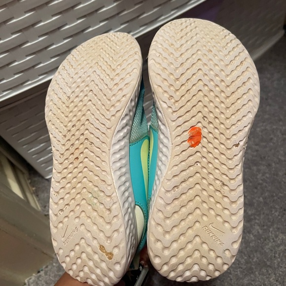 Girls Nikes EUC 13C - Picture 4 of 8